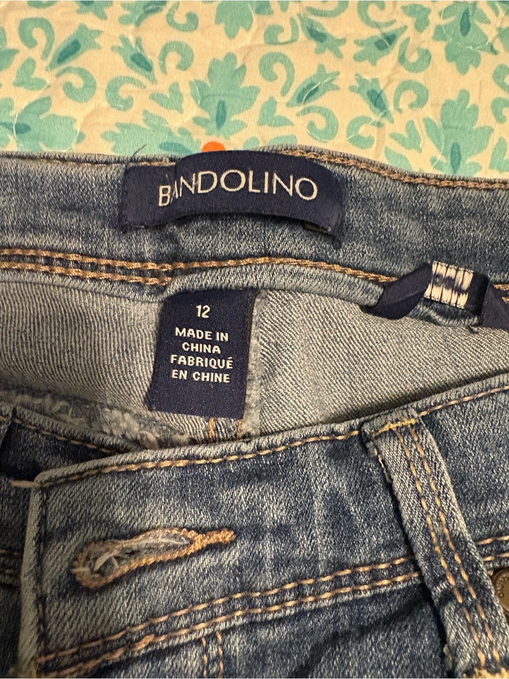 Bandolino Embellished Artsy Cropped Jeans Sz 12 - Picture 2 of 9
